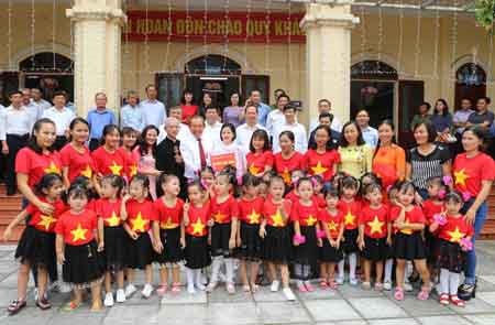 Phó Thủ tướng Thường trực Chính phủ thăm đồng bào Công giáo tại Thanh Hóa - ảnh 2